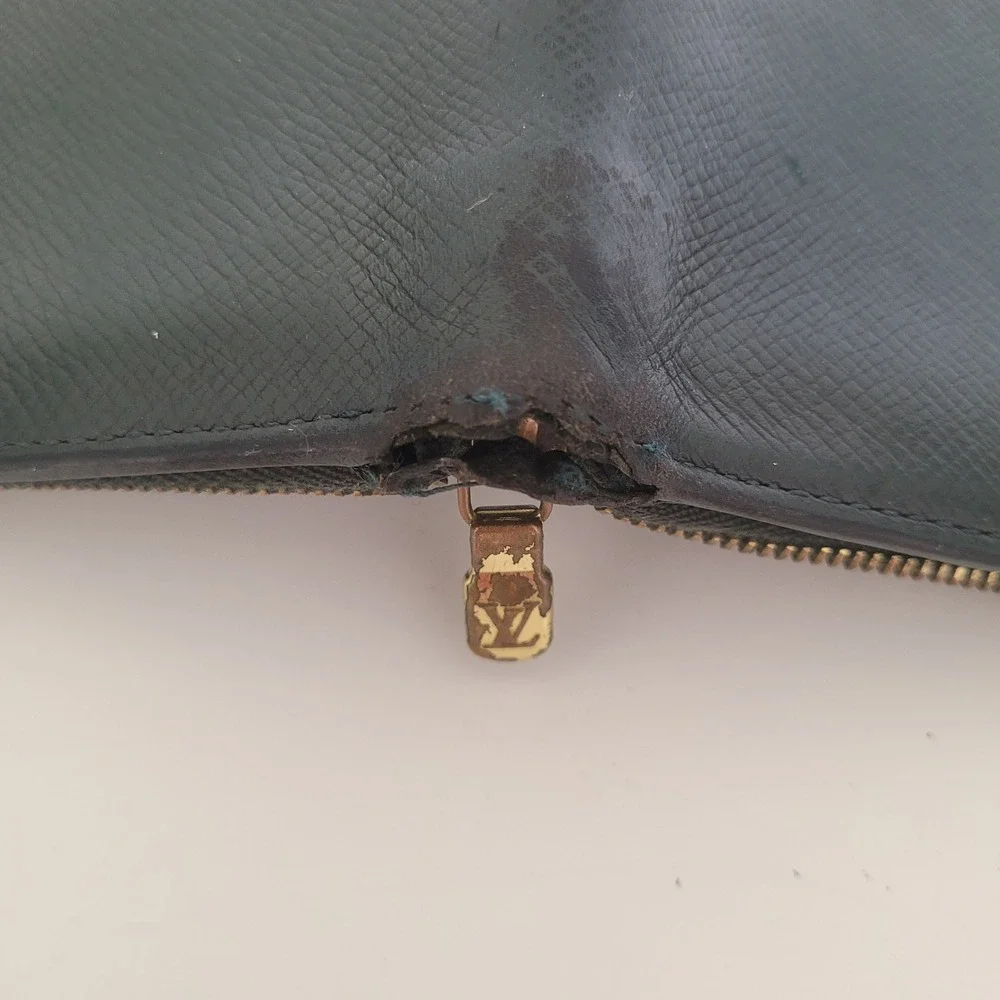 Louis Vuitton Taiga Leather Zip Around Bifold Wallet Green CA0011 Mens Compact